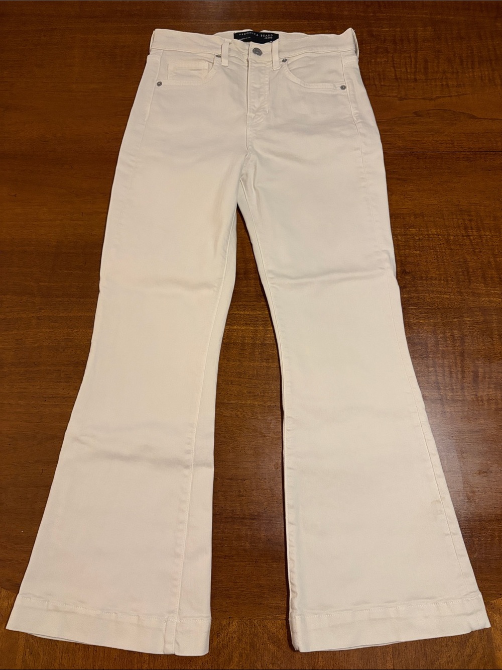 😲 Veronica Beard 🤯 Cream Flare Jeans